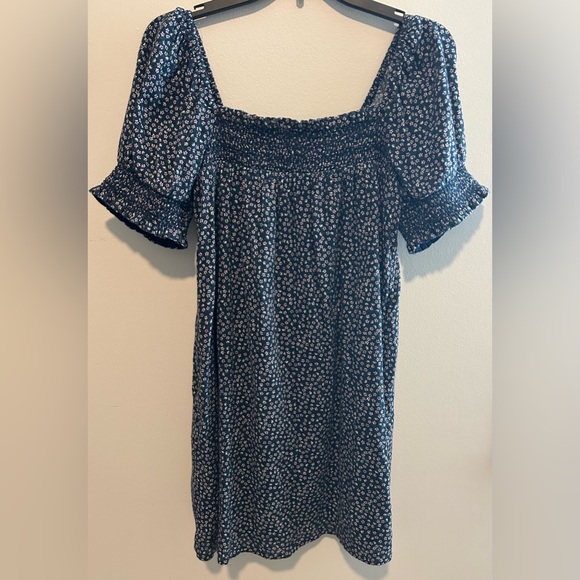 American Eagle Floral Smocked Puff Sleeved Mini Babydoll Dress Navy Size Medium - Picture 7 of 8
